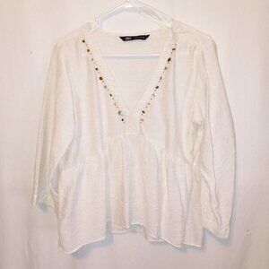 ZARA WOMENS TOP SIZE SMALL CREAM COLOR WITH V-NECKLINE ADORN WITH STONE ACCENT